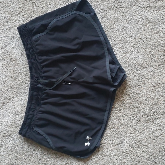 Under Armor Shorts with pockets - Picture 1 of 4
